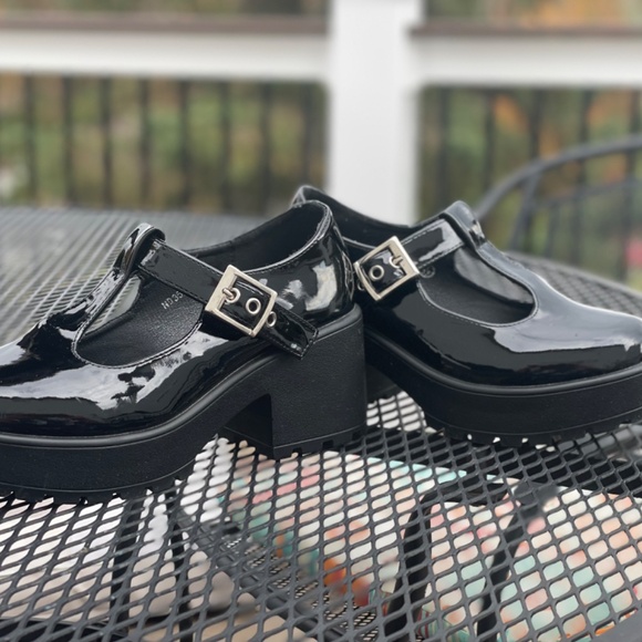 KOI Mary Jane - Picture 2 of 2